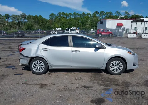 2017 Toyota Corolla Le z USA, uszkodzony, nr VIN 2T1BURHE7HC770358